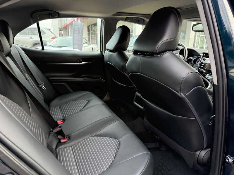 Toyota Camry Vehicle Image 11