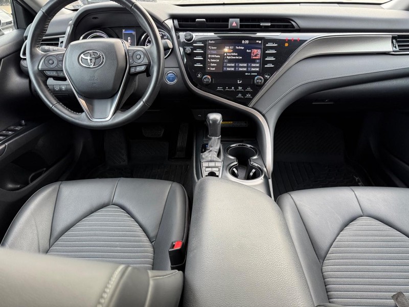 Toyota Camry Vehicle Image 12