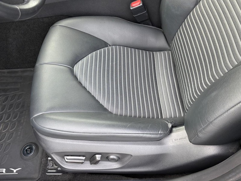 Toyota Camry Vehicle Image 16