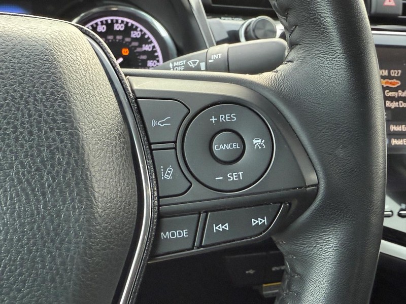 Toyota Camry Vehicle Image 18