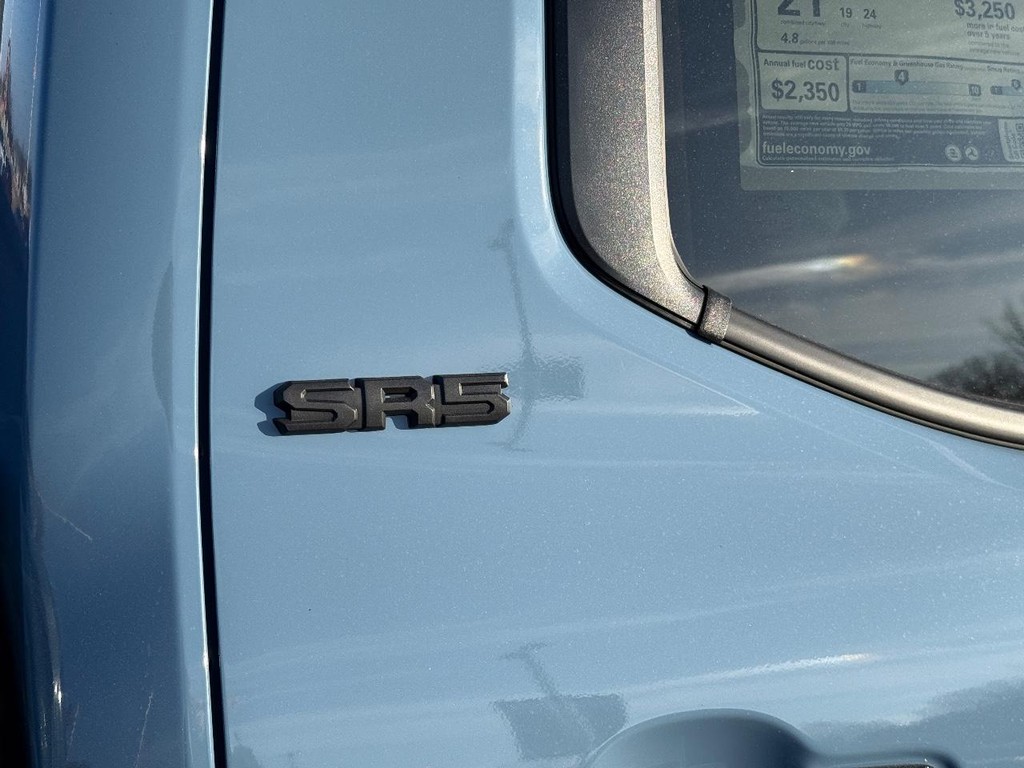 Toyota Tacoma 4WD Vehicle Image 5