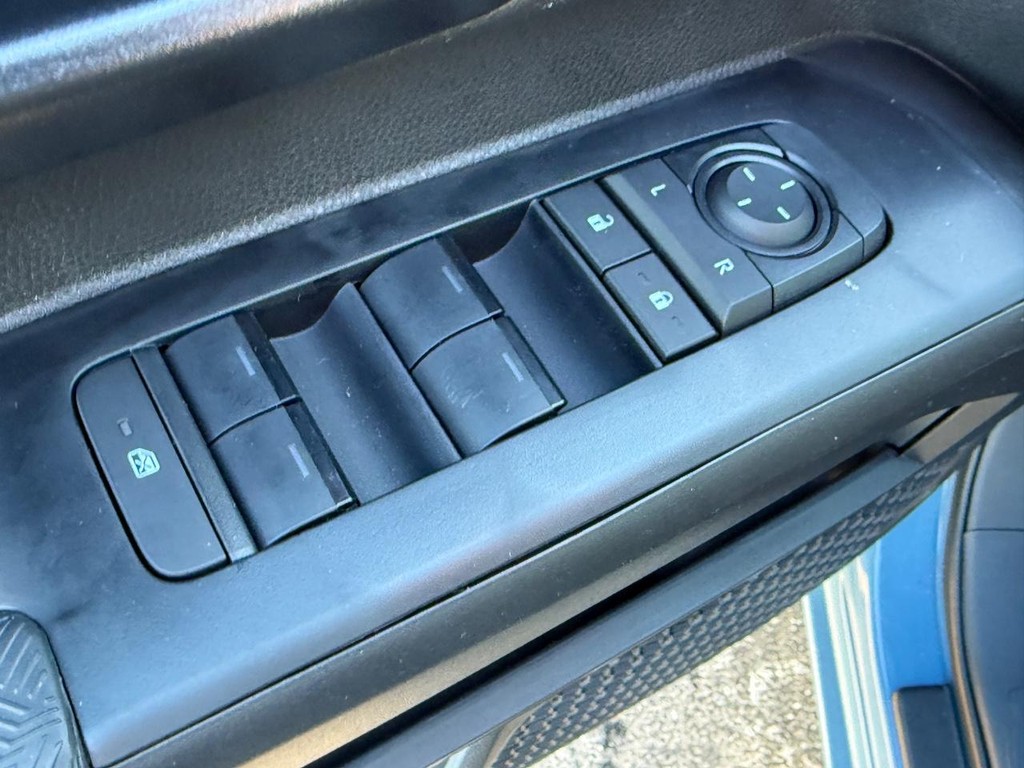 Toyota Tacoma 4WD Vehicle Image 10