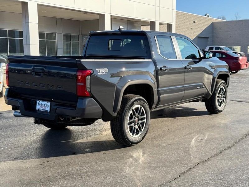 Toyota Tacoma 4WD Vehicle Image 3