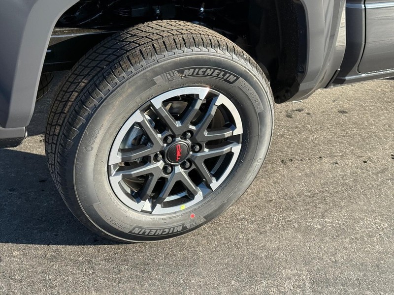 Toyota Tacoma 4WD Vehicle Image 4