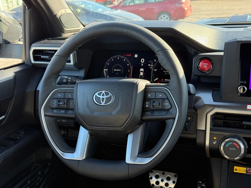 Toyota Tacoma 4WD Vehicle Image 7