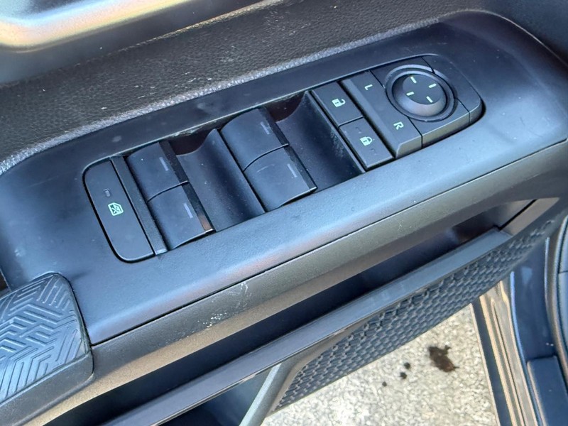 Toyota Tacoma 4WD Vehicle Image 9