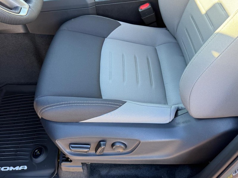 Toyota Tacoma 4WD Vehicle Image 10