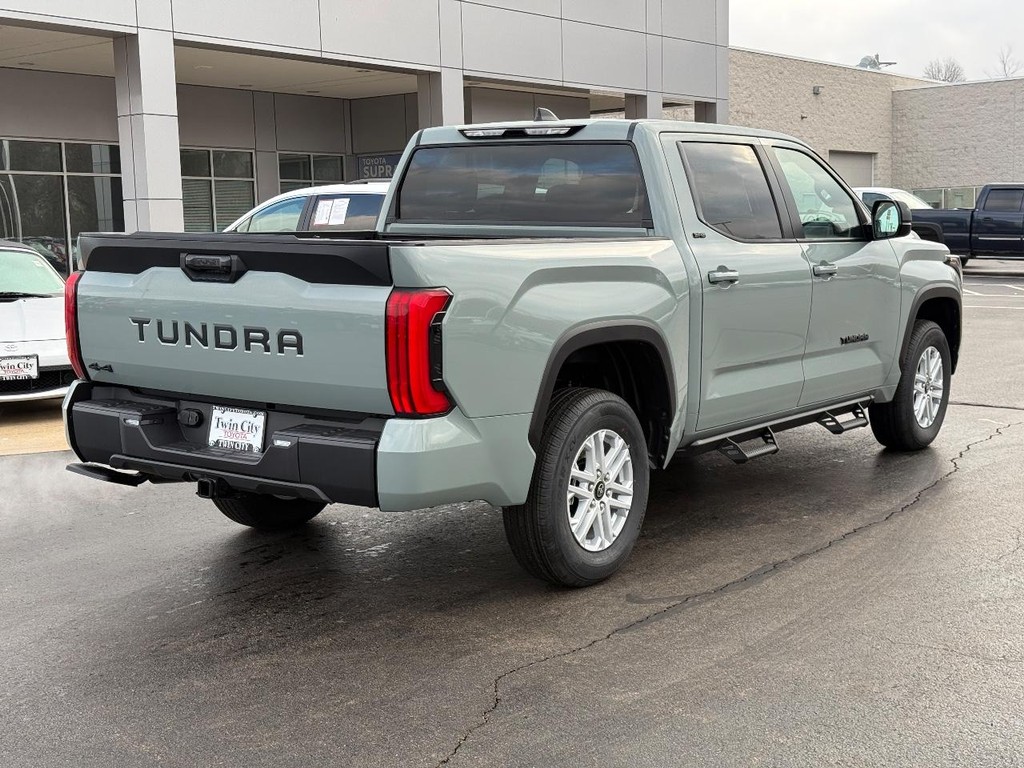 Toyota Tundra 4WD Vehicle Image 3