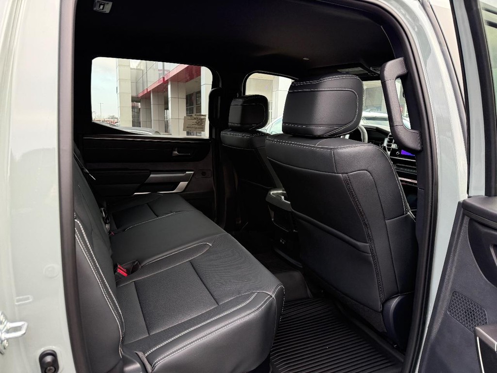 Toyota Tundra 4WD Vehicle Image 6