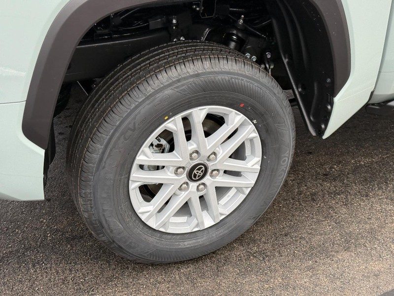 Toyota Tundra 4WD Vehicle Image 4