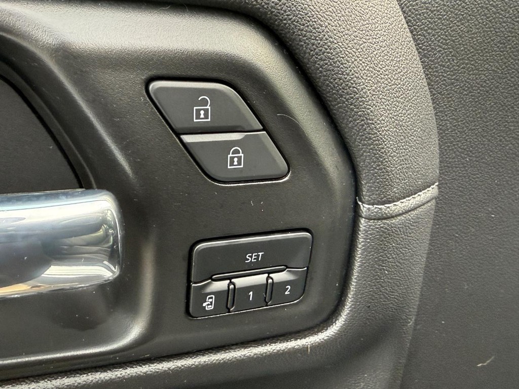 GMC Sierra 1500 Vehicle Full-screen Gallery Image 16