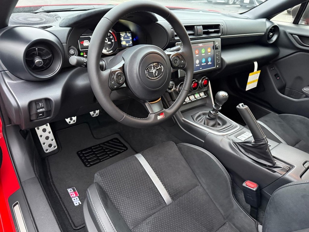 Toyota GR86 Vehicle Image 8