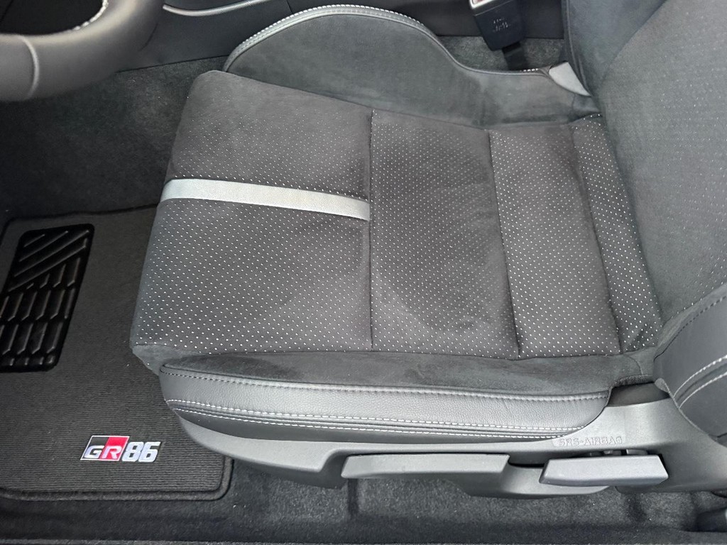 Toyota GR86 Vehicle Image 9