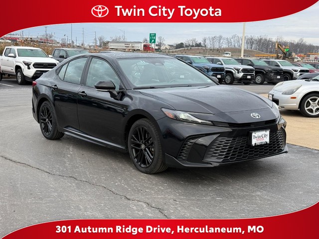 2025 Toyota Camry LE's photo