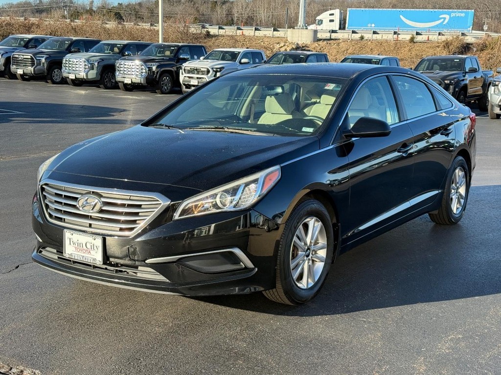 Hyundai Sonata Vehicle Image 8