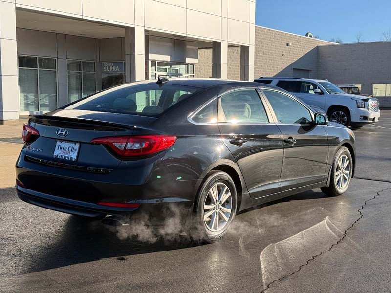 Hyundai Sonata Vehicle Image 3