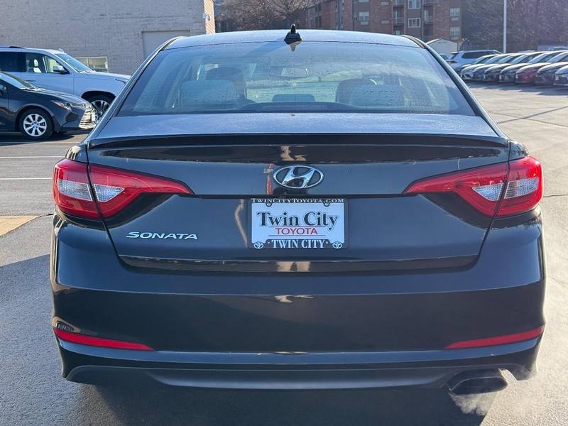 Hyundai Sonata Vehicle Image 5