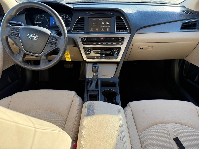 Hyundai Sonata Vehicle Image 11