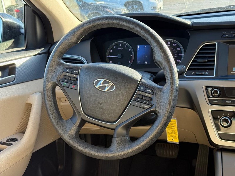 Hyundai Sonata Vehicle Image 12