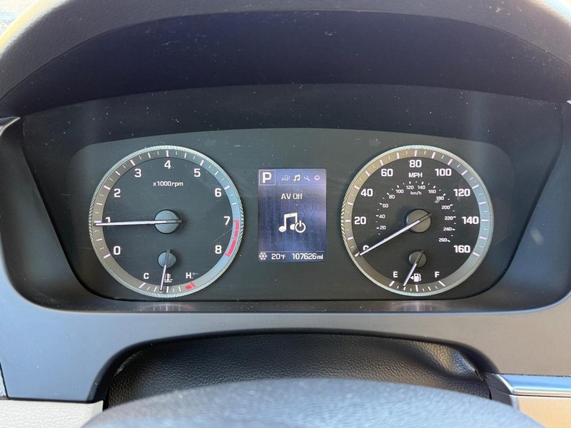 Hyundai Sonata Vehicle Image 18