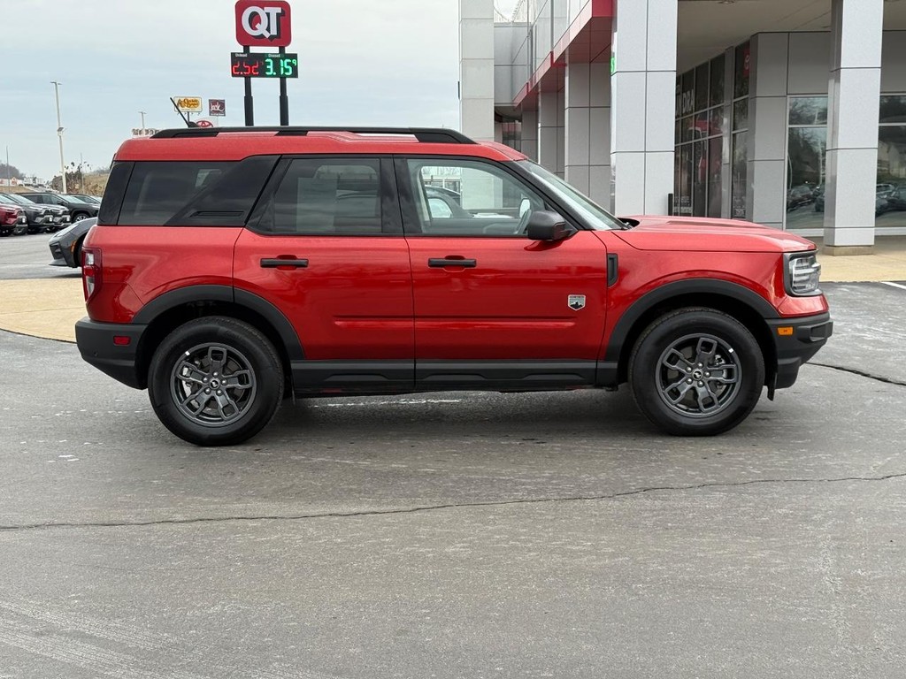 Ford Bronco Sport Vehicle Full-screen Gallery Image 02