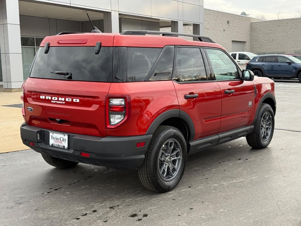 Ford Bronco Sport Vehicle Full-screen Gallery Image 03