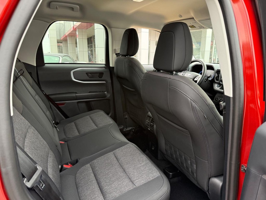 Ford Bronco Sport Vehicle Full-screen Gallery Image 10