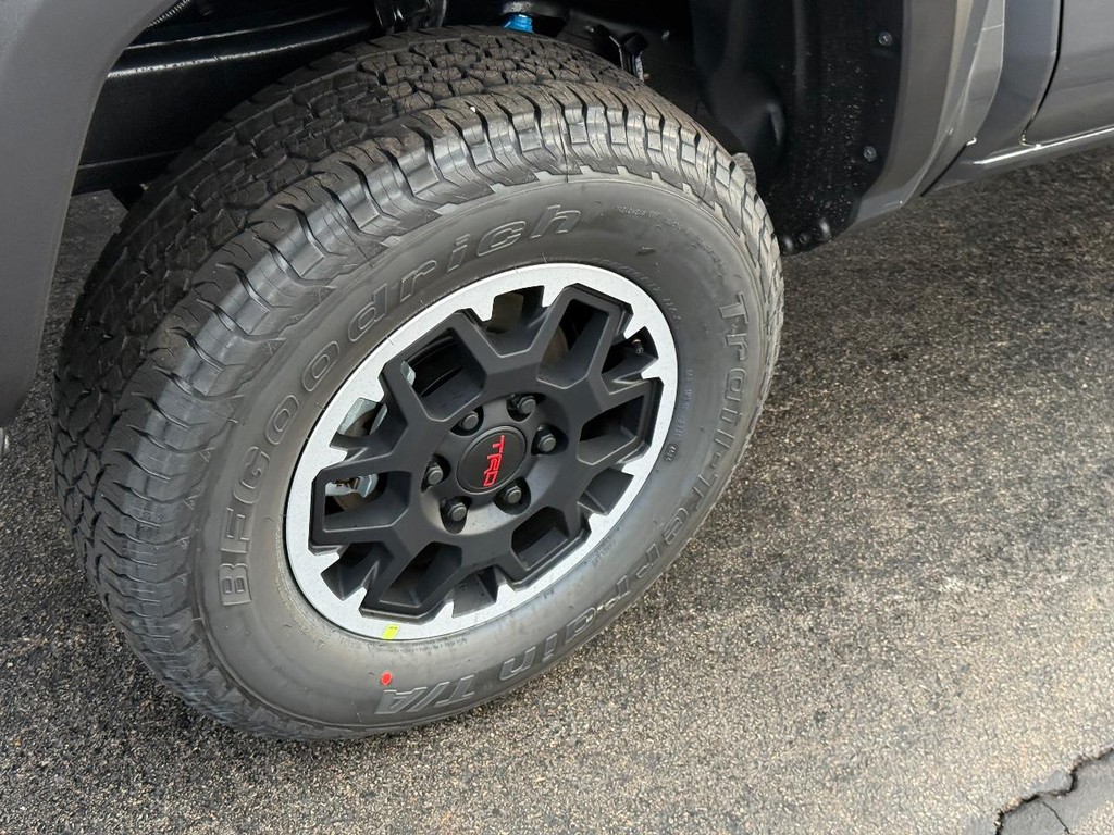 Toyota Tacoma 4WD Vehicle Image 5