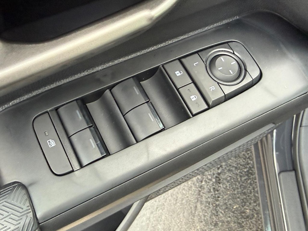 Toyota Tacoma 4WD Vehicle Image 10