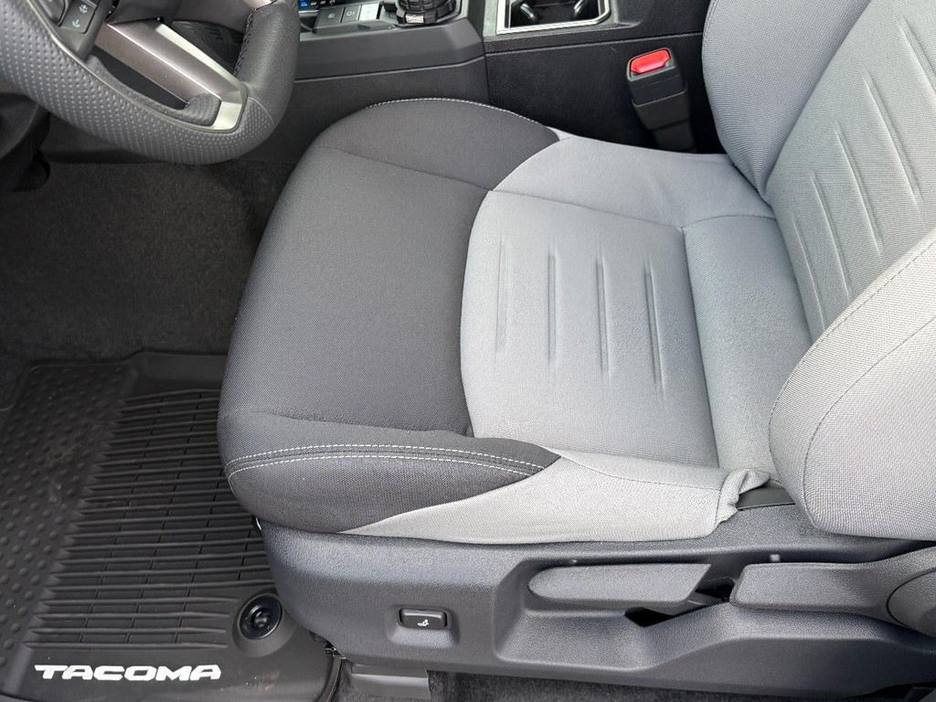 Toyota Tacoma 4WD Vehicle Image 11