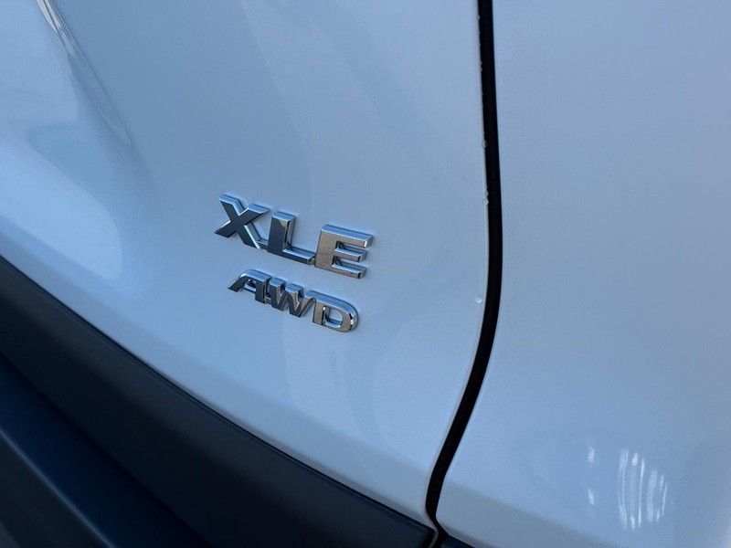 Toyota RAV4 Vehicle Image 4