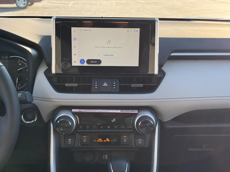 Toyota RAV4 Vehicle Image 9