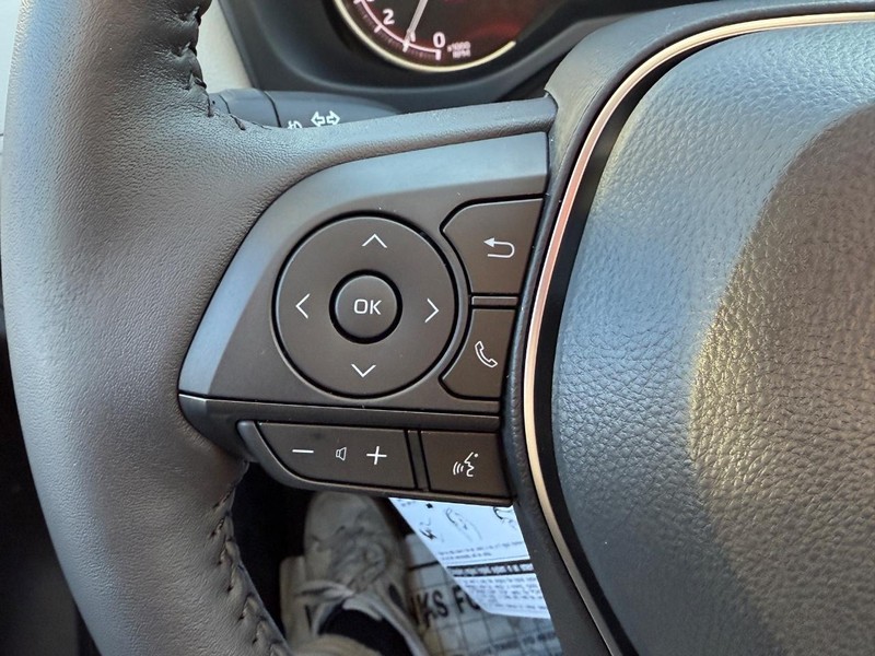 Toyota RAV4 Vehicle Image 13