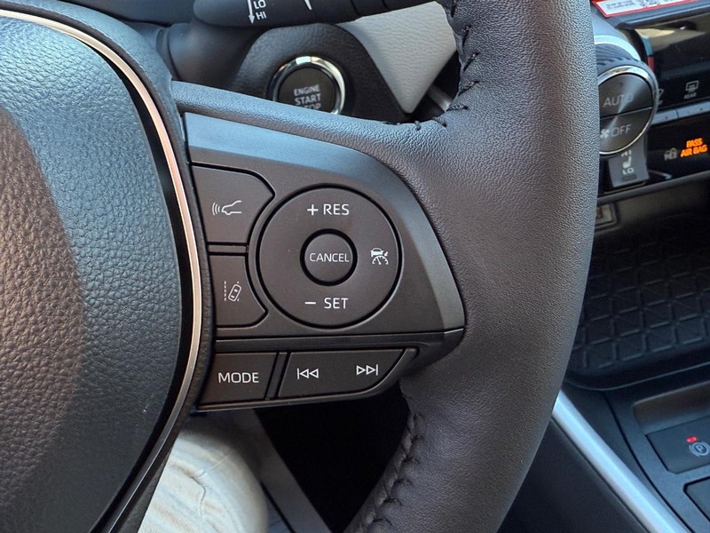 Toyota RAV4 Vehicle Image 14