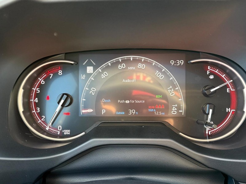 Toyota RAV4 Vehicle Image 15