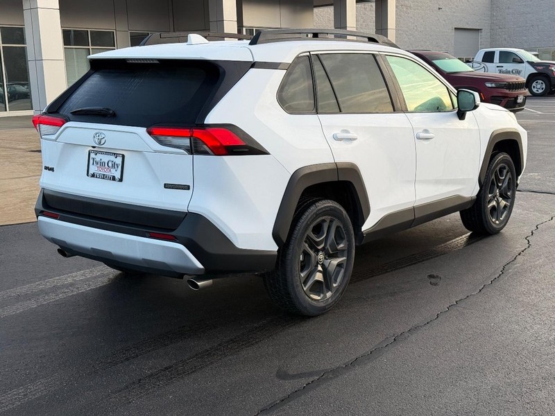 Toyota RAV4 Vehicle Image 3