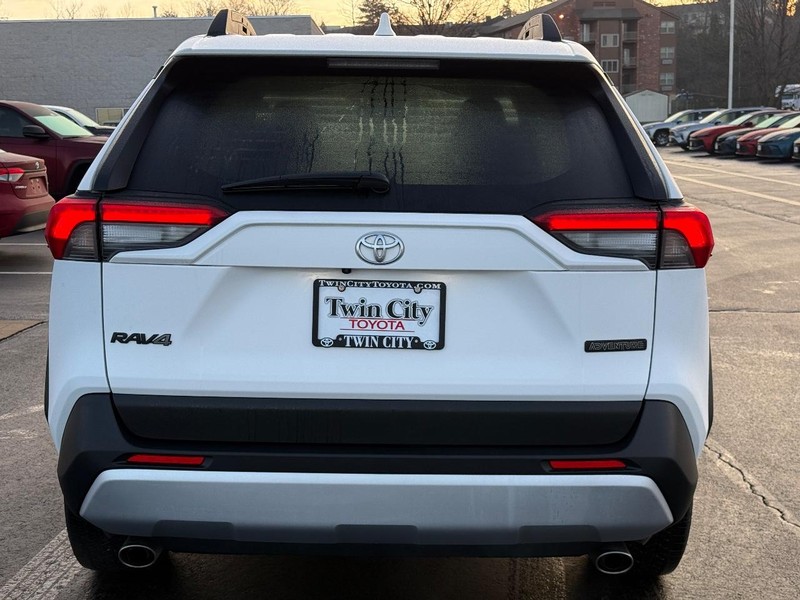 Toyota RAV4 Vehicle Image 5