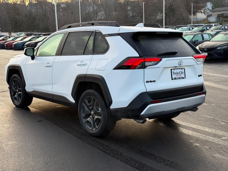 Toyota RAV4 Vehicle Image 7