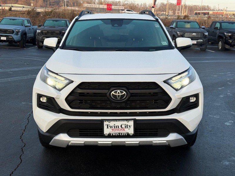 Toyota RAV4 Vehicle Image 10
