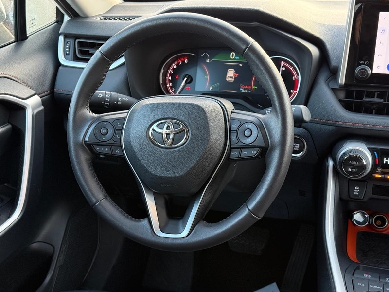 Toyota RAV4 Vehicle Image 13