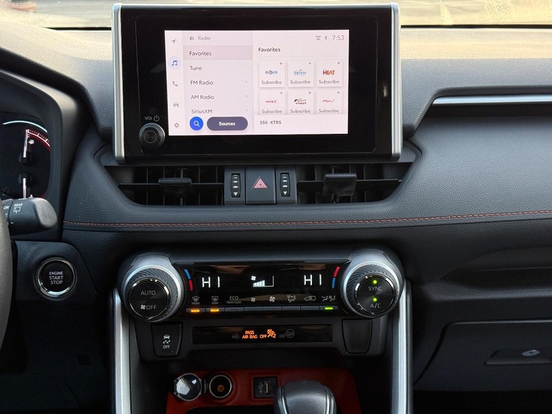 Toyota RAV4 Vehicle Image 14