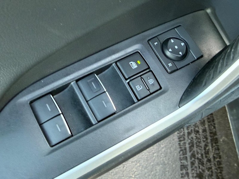 Toyota RAV4 Vehicle Image 15