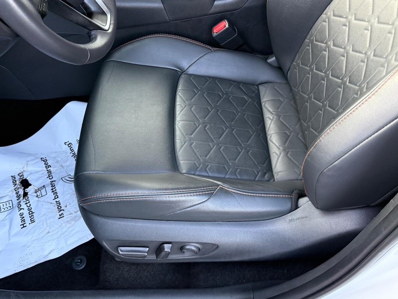 Toyota RAV4 Vehicle Image 16