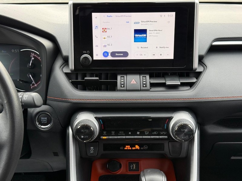 Toyota RAV4 Vehicle Image 13