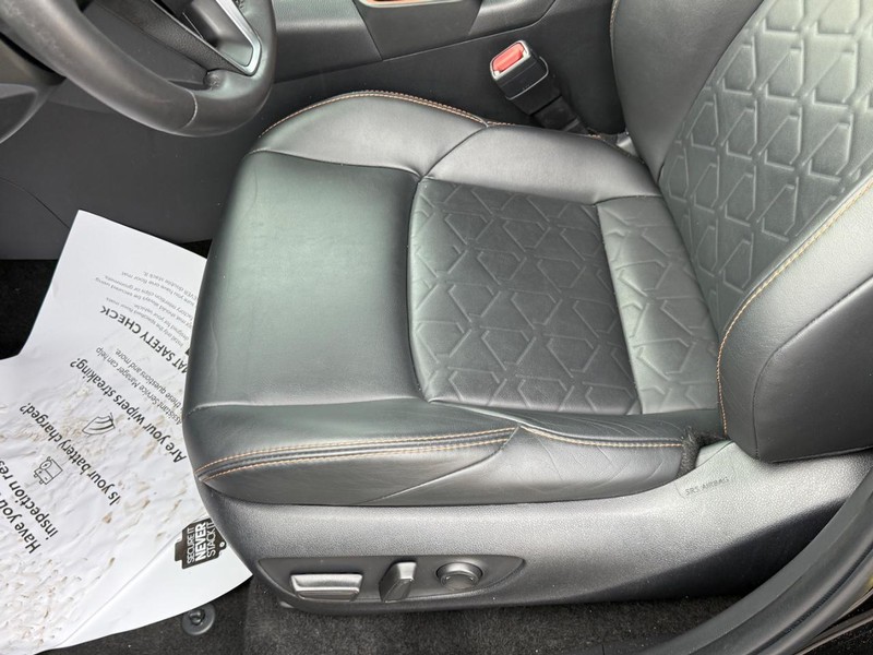 Toyota RAV4 Vehicle Image 15