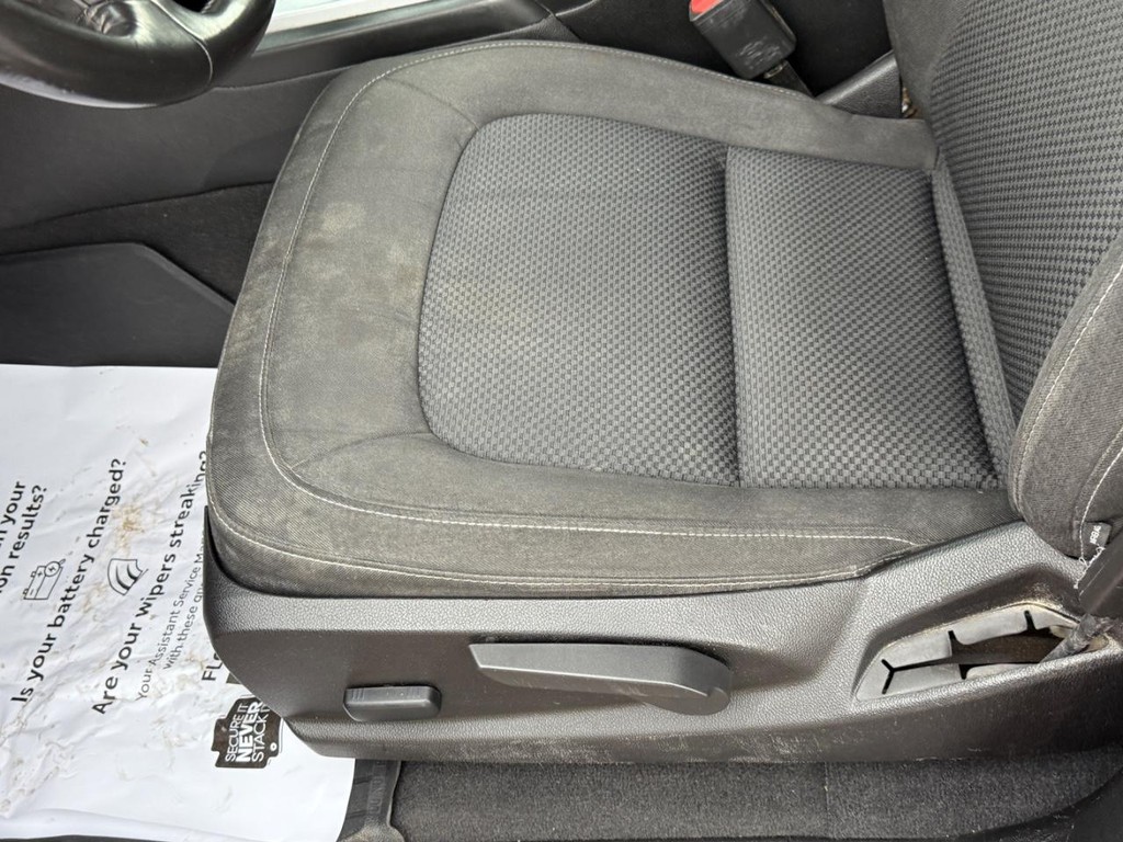 Chevrolet Colorado Vehicle Full-screen Gallery Image 15