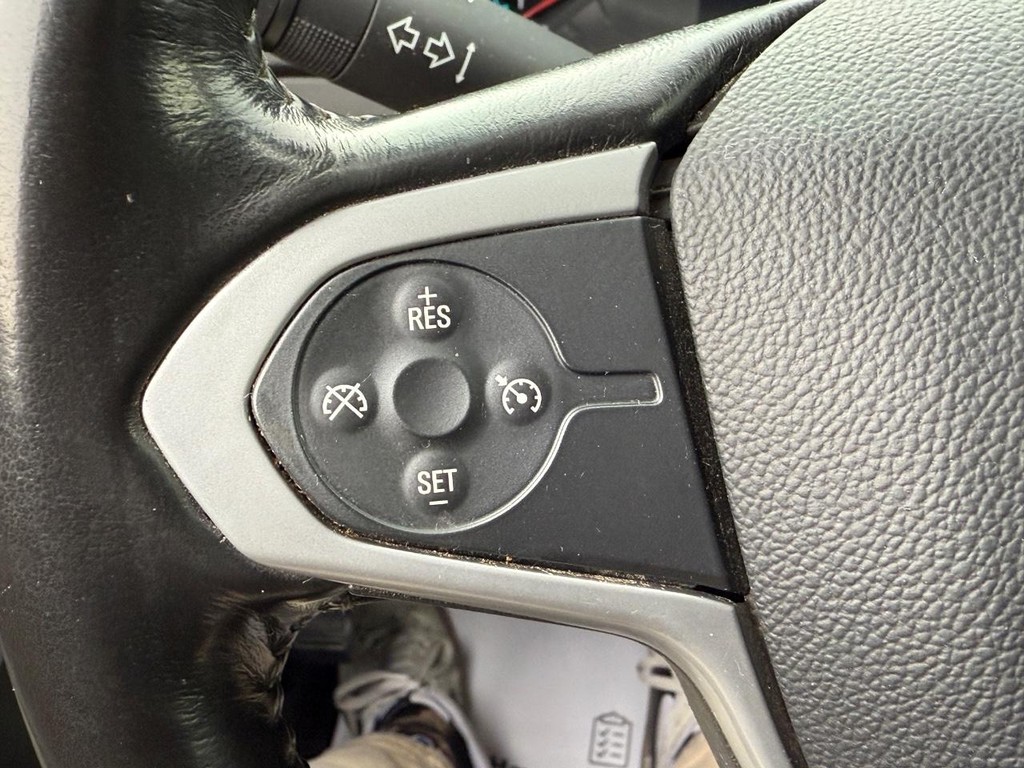 Chevrolet Colorado Vehicle Full-screen Gallery Image 16