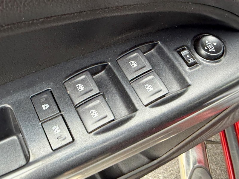 Chevrolet Colorado Vehicle Image 14