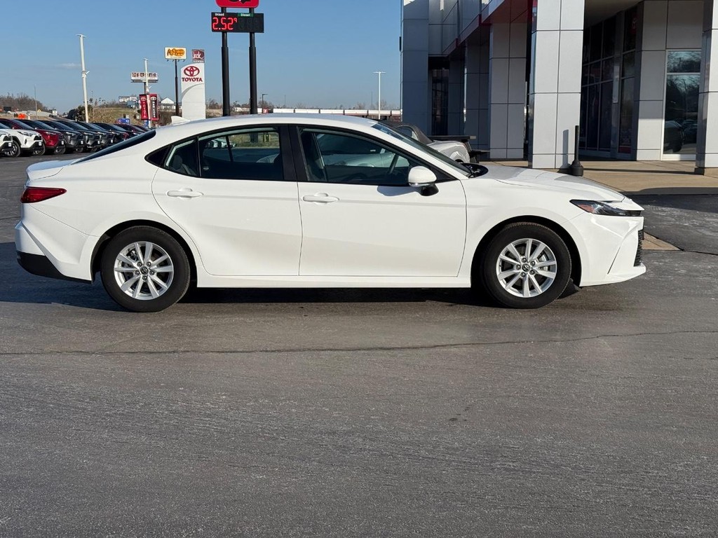 Toyota Camry Vehicle Image 2