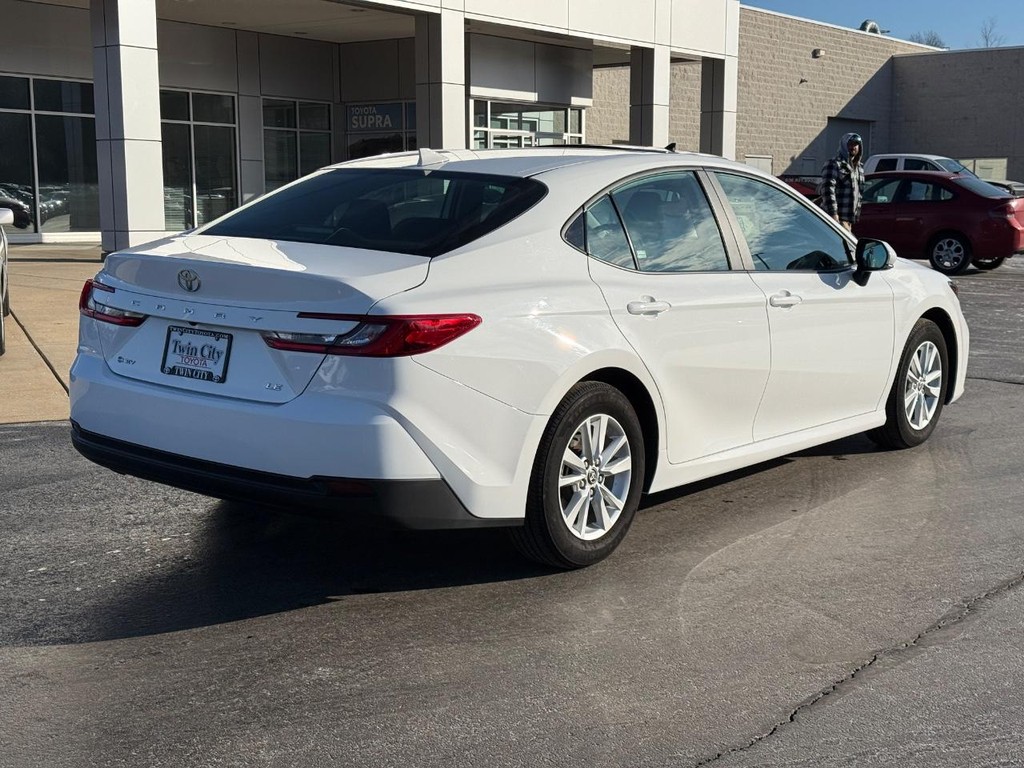 Toyota Camry Vehicle Image 3